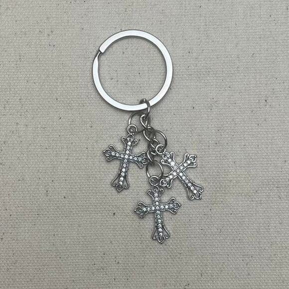 Y2k 2000s vintage style silver cross key chain - Picture 4 of 7
